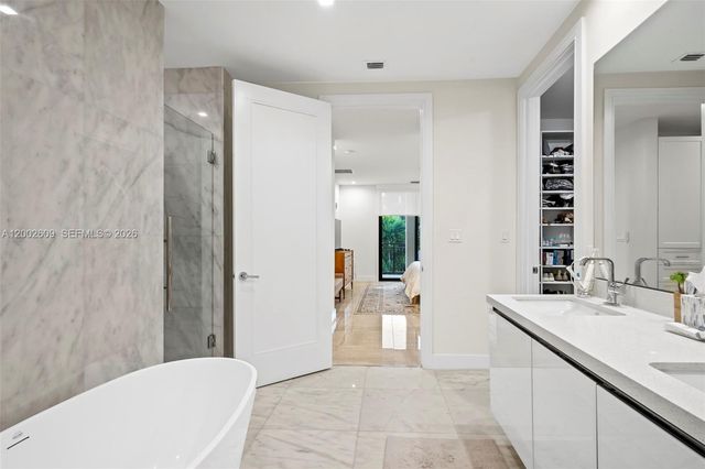 718 Valencia Ave 307, Coral Gables, FL 33134