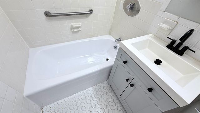 1025 Hancock St 10 B, Quincy, MA 02169
