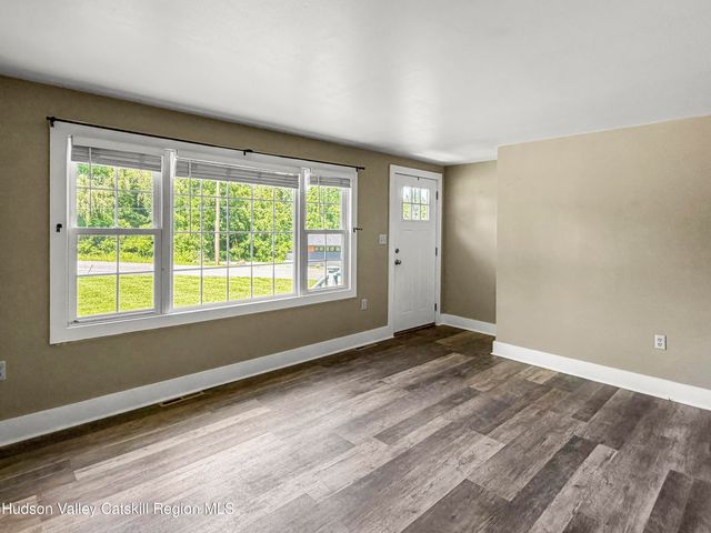14 Regal Road, Stuyvesant, NY 12173