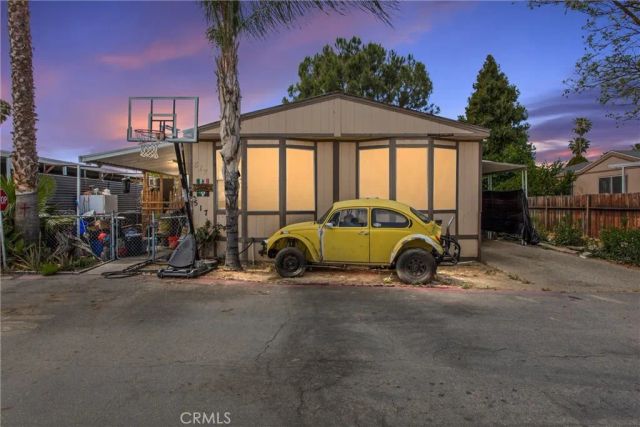 1097 N State 517, Hemet, CA 92543