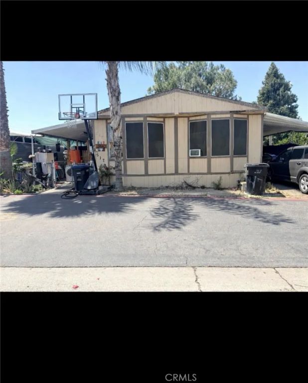 1097 N State 517, Hemet, CA 92543