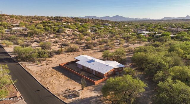 9745 N Calle Loma Linda, Oro Valley, AZ 85737