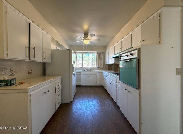 9745 N Calle Loma Linda, Oro Valley, AZ 85737