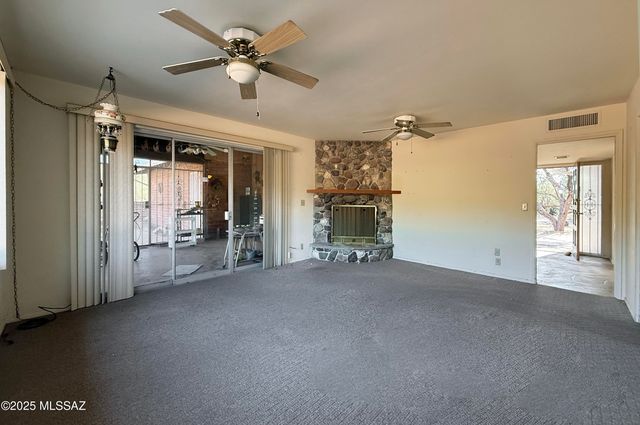 9745 N Calle Loma Linda, Oro Valley, AZ 85737