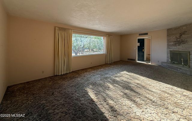 9745 N Calle Loma Linda, Oro Valley, AZ 85737