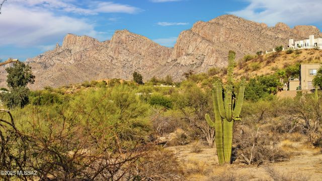 9745 N Calle Loma Linda, Oro Valley, AZ 85737