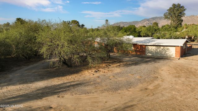 9745 N Calle Loma Linda, Oro Valley, AZ 85737
