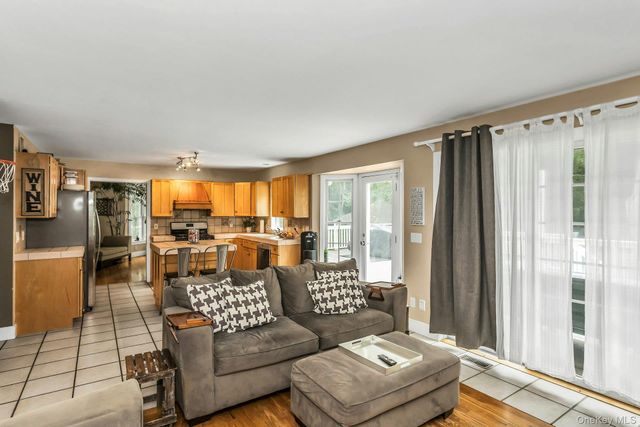 104 B Squiretown Road, Hampton Bays, NY 11946