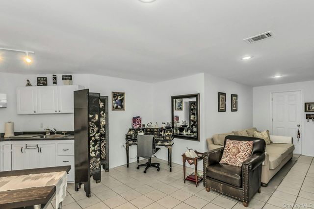 104 B Squiretown Road, Hampton Bays, NY 11946