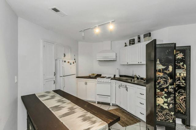 104 B Squiretown Road, Hampton Bays, NY 11946