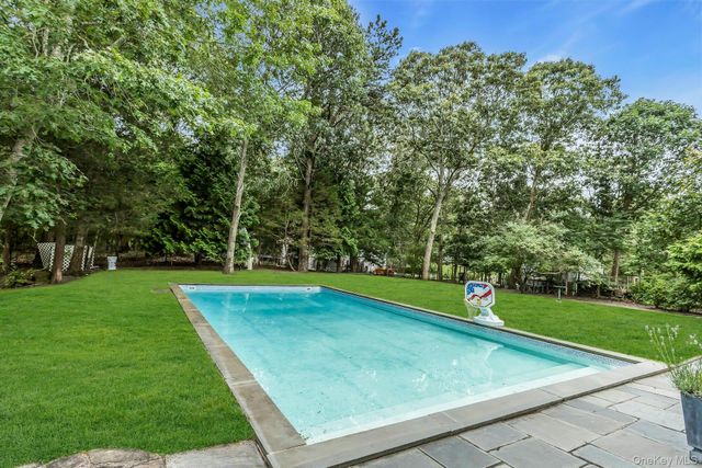 104 B Squiretown Road, Hampton Bays, NY 11946