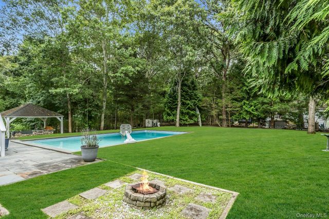 104 B Squiretown Road, Hampton Bays, NY 11946