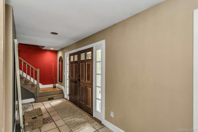 104 B Squiretown Road, Hampton Bays, NY 11946
