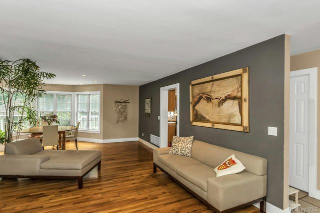 104 B Squiretown Road, Hampton Bays, NY 11946