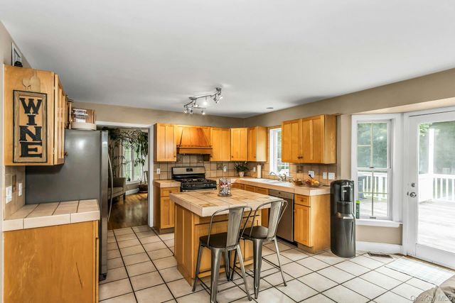 104 B Squiretown Road, Hampton Bays, NY 11946