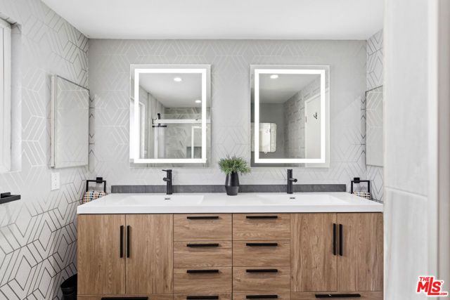 1450 E Racquet Club Road, Palm Springs, CA 92262