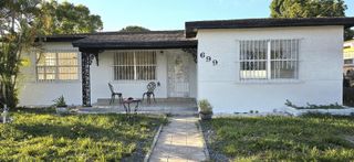 699 W 14th St, Hialeah, FL 33010