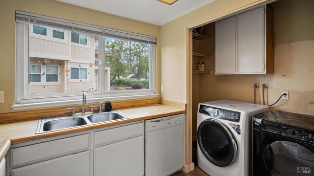 7103 Camino Colegio, Rohnert Park, CA 94928