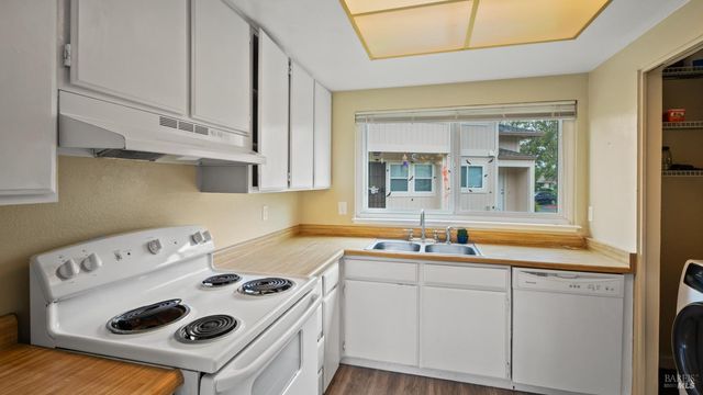 7103 Camino Colegio, Rohnert Park, CA 94928