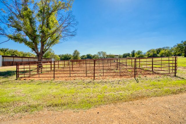 247 S Caddo Street, Lipan, TX 76462