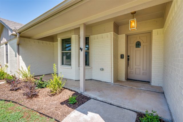 1015 De Pauw Drive, Arlington, TX 76012