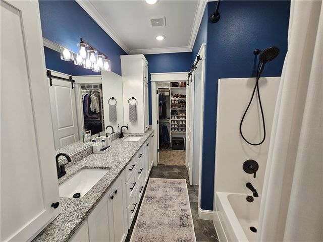 109 SE 11th Avenue, Gravette, AR 72736