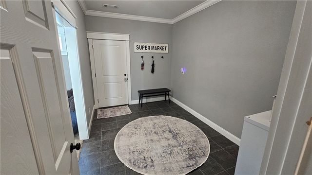 109 SE 11th Avenue, Gravette, AR 72736