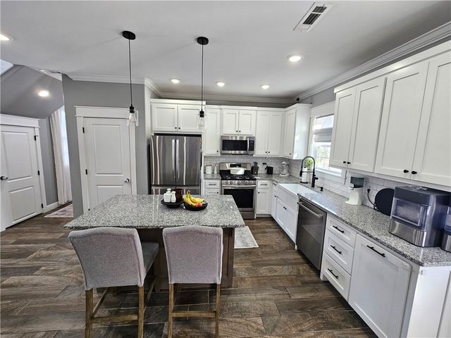 109 SE 11th Avenue, Gravette, AR 72736