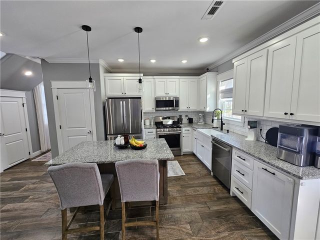 109 SE 11th Avenue, Gravette, AR 72736