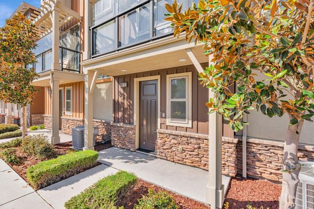 897 Tranquility Circle 12, Livermore, CA 94551