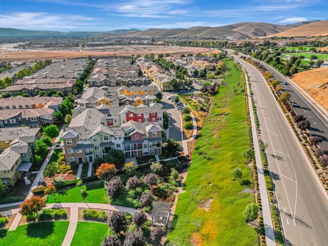 897 Tranquility Circle 12, Livermore, CA 94551