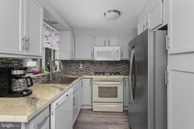 260 IRVINGTON PL, Hamilton, NJ 08610