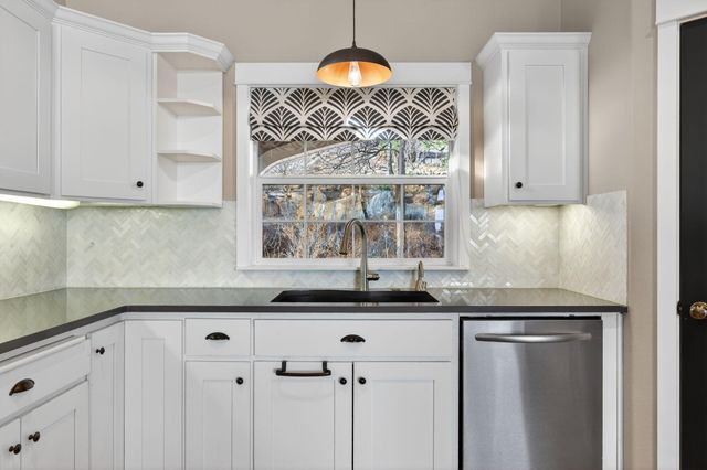 3122 NW Colonial Drive, Bend, OR 97703