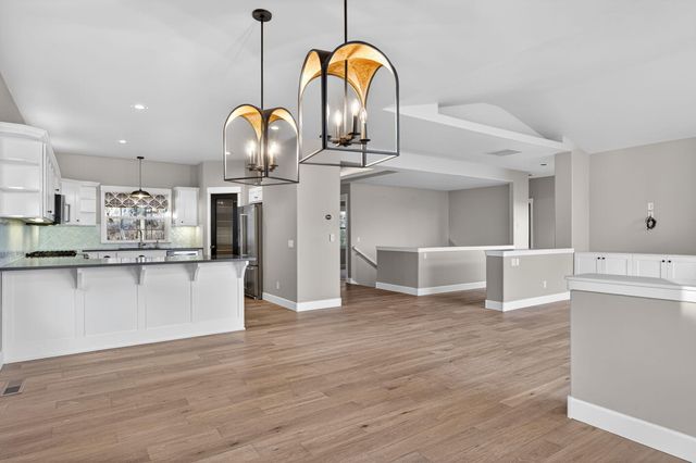 3122 NW Colonial Drive, Bend, OR 97703