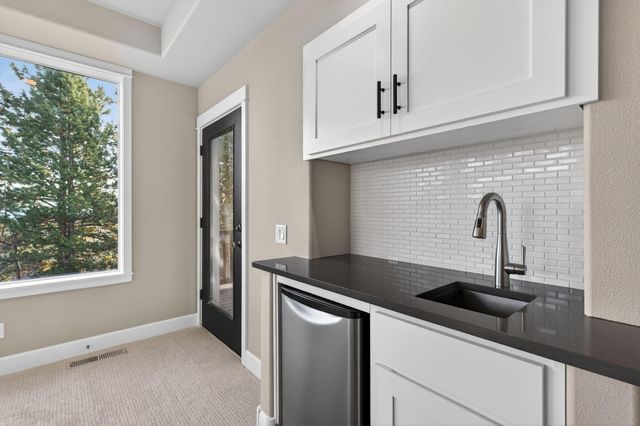 3122 NW Colonial Drive, Bend, OR 97703