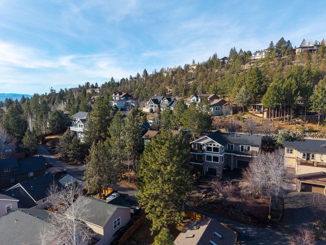 3122 NW Colonial Drive, Bend, OR 97703