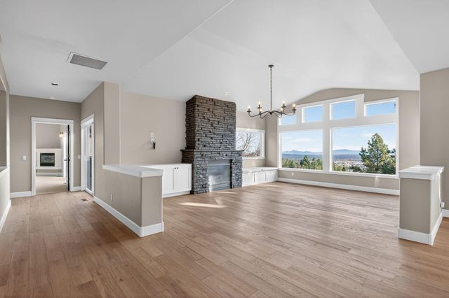 3122 NW Colonial Drive, Bend, OR 97703