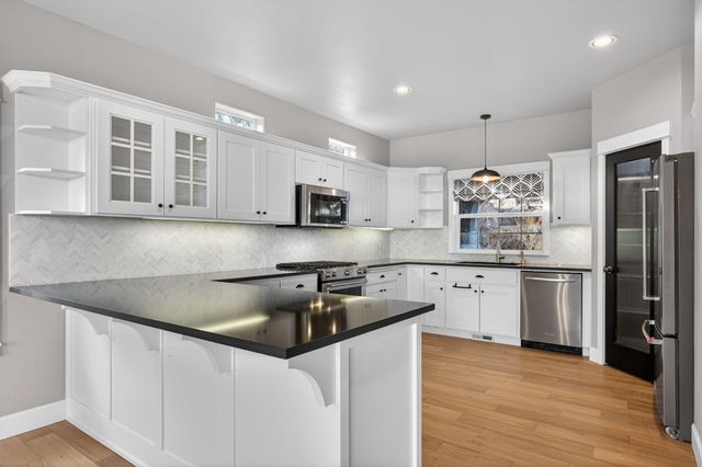 3122 NW Colonial Drive, Bend, OR 97703