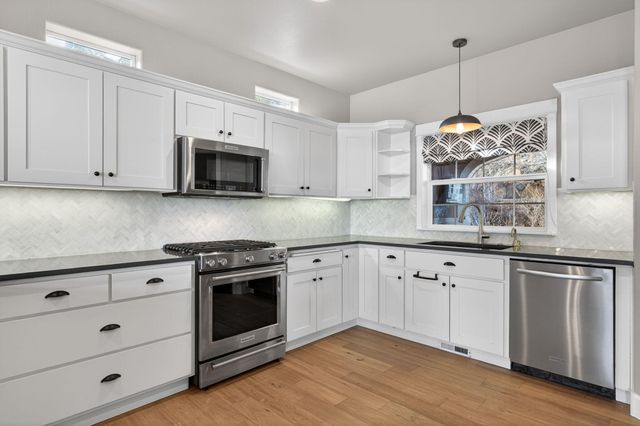 3122 NW Colonial Drive, Bend, OR 97703