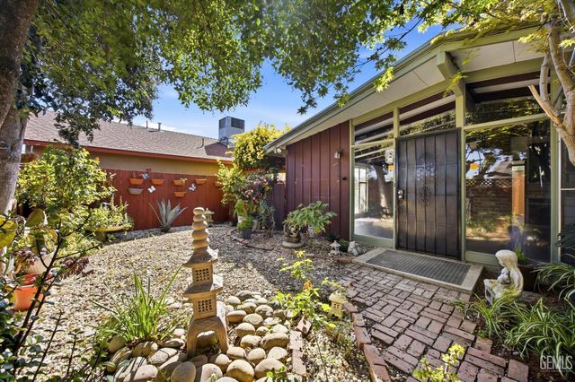 1606 12th Avenue, Delano, CA 93215