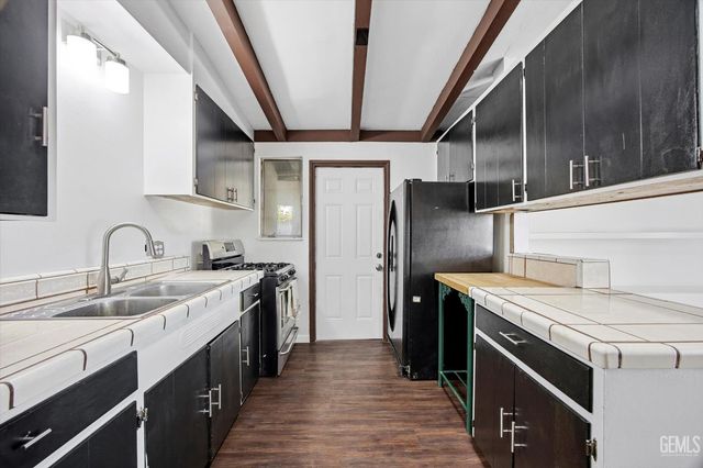 1606 12th Avenue, Delano, CA 93215