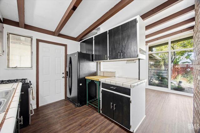 1606 12th Avenue, Delano, CA 93215