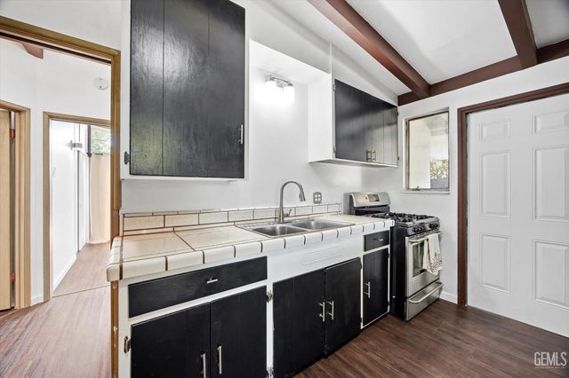 1606 12th Avenue, Delano, CA 93215