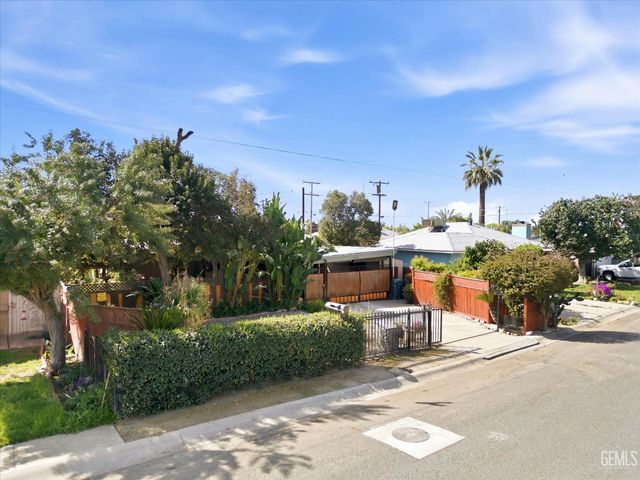 1606 12th Avenue, Delano, CA 93215