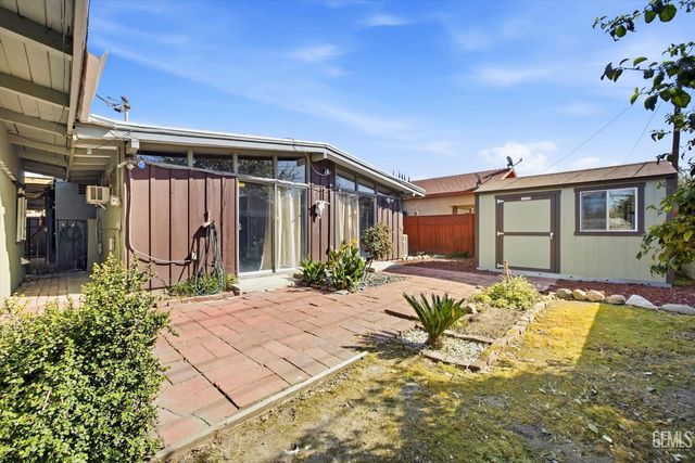 1606 12th Avenue, Delano, CA 93215
