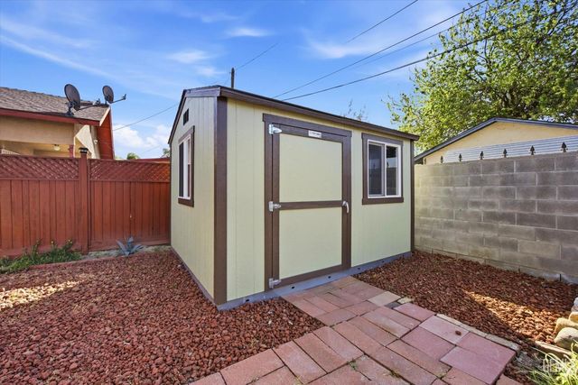 1606 12th Avenue, Delano, CA 93215