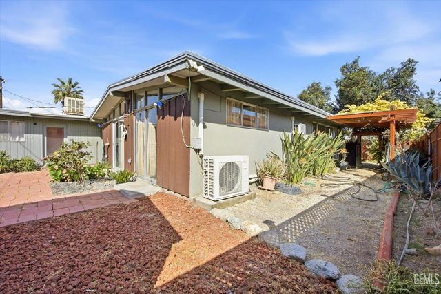 1606 12th Avenue, Delano, CA 93215