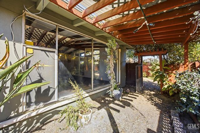 1606 12th Avenue, Delano, CA 93215