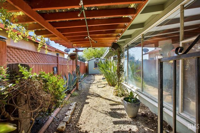 1606 12th Avenue, Delano, CA 93215