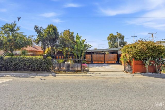 1606 12th Avenue, Delano, CA 93215